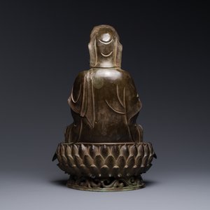 A fine Chinese partly lacquered and gilt bronze sculpture of Bodhisattva on lotus throne, Ming — 照片 4