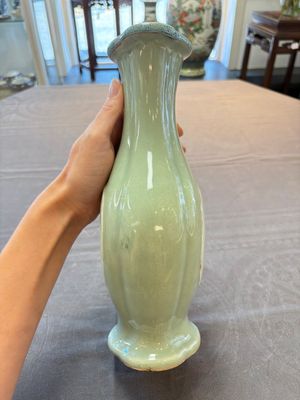 A fine Chinese polychrome celadon-ground 'carp' vase, Qianlong mark and of the period — 照片 2