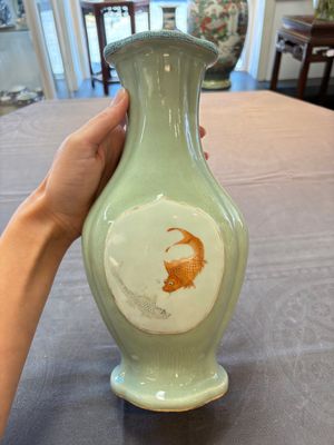 A fine Chinese polychrome celadon-ground 'carp' vase, Qianlong mark and of the period — 照片 3