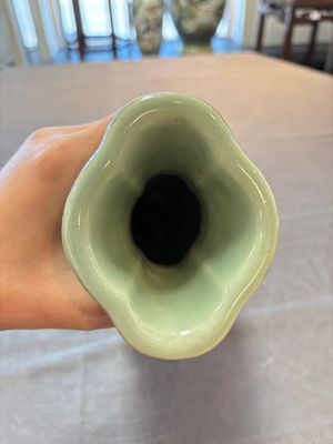 A fine Chinese polychrome celadon-ground 'carp' vase, Qianlong mark and of the period — 照片 5