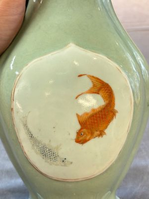 A fine Chinese polychrome celadon-ground 'carp' vase, Qianlong mark and of the period — 照片 8