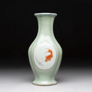 A fine Chinese polychrome celadon-ground 'carp' vase, Qianlong mark and of the period — 照片 3