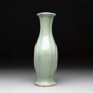 A fine Chinese polychrome celadon-ground 'carp' vase, Qianlong mark and of the period — 照片 4