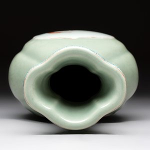 A fine Chinese polychrome celadon-ground 'carp' vase, Qianlong mark and of the period — 照片 5