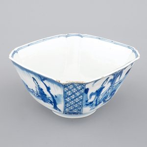 A fine Chinese porcelain blue and white square bowl, Kangxi, ca. 1700 — photo 5