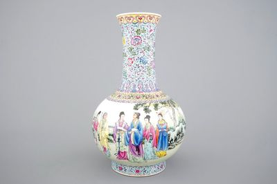 A fine Chinese porcelain famille rose vase, 20th C.