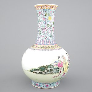 A fine Chinese porcelain famille rose vase, 20th C. — photo 4
