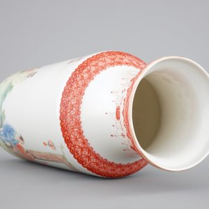 A fine Chinese porcelain rouleau vase, 20th C — foto 6