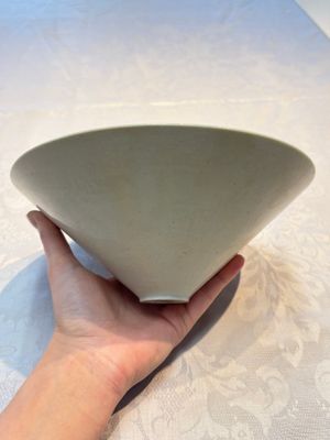 A fine Chinese qingbai conical bowl with incised floral design, Song — 照片 3
