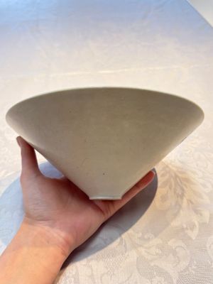 A fine Chinese qingbai conical bowl with incised floral design, Song — 照片 4