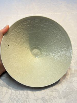 A fine Chinese qingbai conical bowl with incised floral design, Song — 照片 5