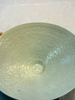 A fine Chinese qingbai conical bowl with incised floral design, Song — 照片 7