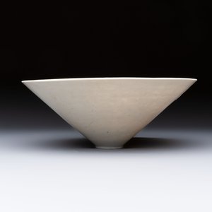 A fine Chinese qingbai conical bowl with incised floral design, Song — 照片 5