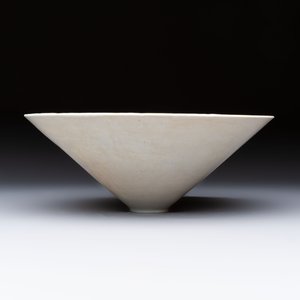 A fine Chinese qingbai conical bowl with incised floral design, Song — 照片 6