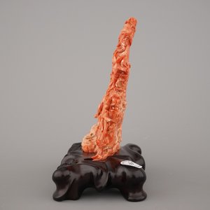 A fine Chinese red coral sculpted group of Guanyin playing the Qin, 19th C. — photo 4