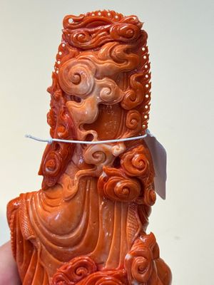 A fine Chinese red coral sculpture of Guanyin seated on a lotus throne on a wooden stand, 19/20th C. — photo 12