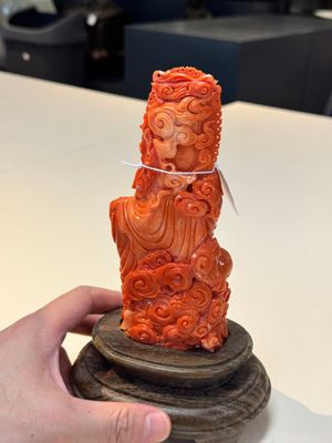 A fine Chinese red coral sculpture of Guanyin seated on a lotus throne on a wooden stand, 19/20th C. — photo 3