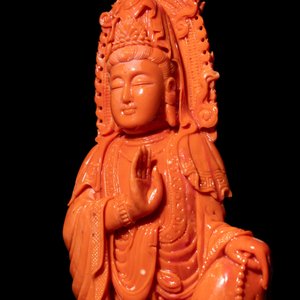 A fine Chinese red coral sculpture of Guanyin seated on a lotus throne on a wooden stand, 19/20th C. — photo 5