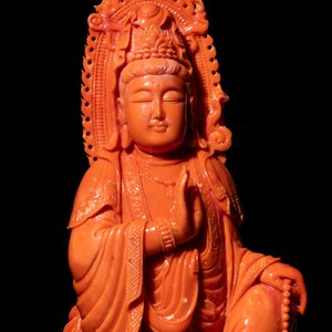 A fine Chinese red coral sculpture of Guanyin seated on a lotus throne on a wooden stand, 19/20th C. — photo 6