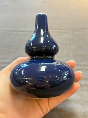 A fine Chinese sacrificial blue-glazed double gourd vase, Qianlong mark and of the period — 照片 2