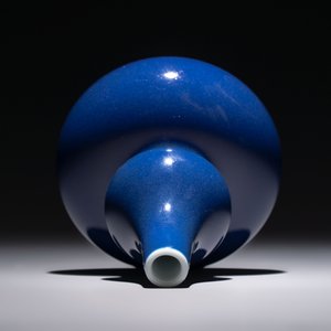 A fine Chinese sacrificial blue-glazed double gourd vase, Qianlong mark and of the period — 照片 3