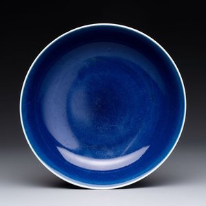 A fine Chinese sacrificial blue-glazed plate, Kangxi mark and of the period — photo 1
