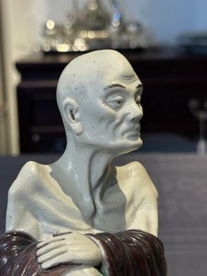 A fine Chinese sancai-glazed figure of a Luohan, Qianlong — foto 7