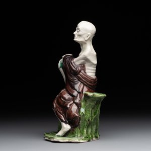 A fine Chinese sancai-glazed figure of a Luohan, Qianlong — photo 2