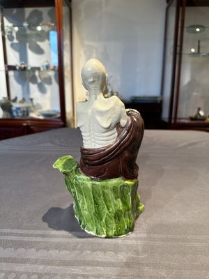 A fine Chinese sancai-glazed figure of a Luohan, Qianlong — 照片 4
