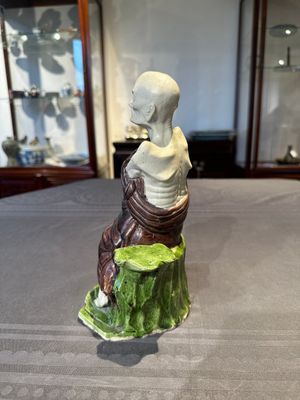 A fine Chinese sancai-glazed figure of a Luohan, Qianlong — 照片 5
