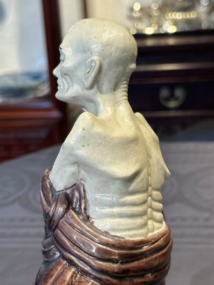 A fine Chinese sancai-glazed figure of a Luohan, Qianlong — 照片 9