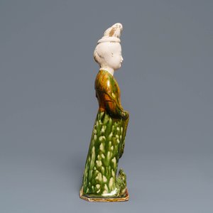 A fine Chinese sancai-glazed pottery model of a court lady, Tang — 照片 3