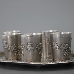 A fine Chinese silver tray with cups, 19th C. — 照片 1