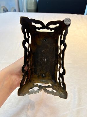 A fine Chinese spinach-green jade table screen with a gilt-cloisonné stand, Qianlong — foto 14