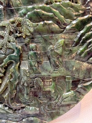A fine Chinese spinach-green jade table screen with a gilt-cloisonné stand, Qianlong — foto 6