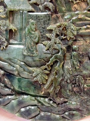 A fine Chinese spinach-green jade table screen with a gilt-cloisonné stand, Qianlong — foto 7