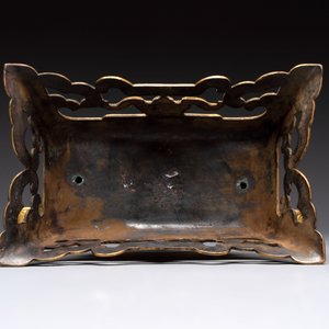 A fine Chinese spinach-green jade table screen with a gilt-cloisonné stand, Qianlong — foto 9