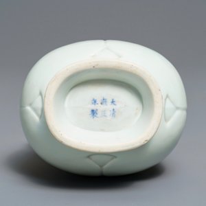 A fine Chinese translucent semi-eggshell white-glazed 'hu' vase, Yongzheng mark and of the period — photo 5