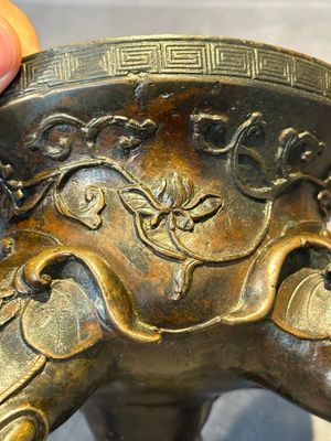 A fine Chinese tripod 'elephant' censer and cover, Ming — 照片 15