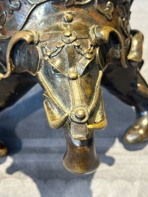 A fine Chinese tripod 'elephant' censer and cover, Ming — 照片 17