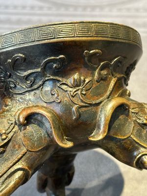 A fine Chinese tripod 'elephant' censer and cover, Ming — 照片 18