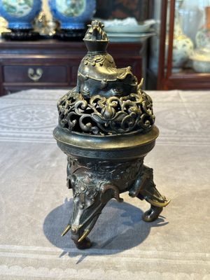 A fine Chinese tripod 'elephant' censer and cover, Ming — 照片 2