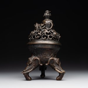 A fine Chinese tripod 'elephant' censer and cover, Ming — 照片 3