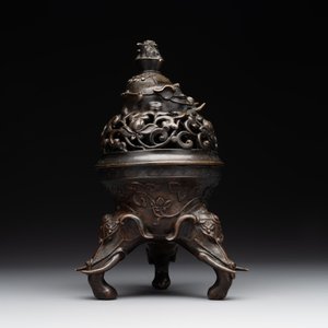 A fine Chinese tripod 'elephant' censer and cover, Ming — 照片 4