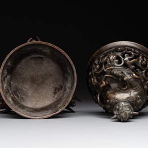 A fine Chinese tripod 'elephant' censer and cover, Ming — 照片 5