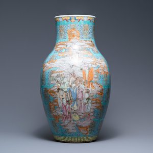 A fine Chinese turquoise-ground famille rose 'Shou' vase with immortals, Qianlong — photo 1