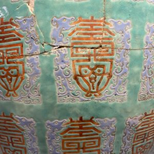 A fine Chinese turquoise-ground famille rose 'Shou' vase with immortals, Qianlong — photo 14