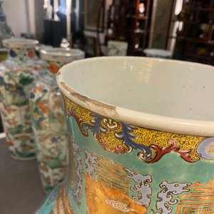 A fine Chinese turquoise-ground famille rose 'Shou' vase with immortals, Qianlong — photo 27