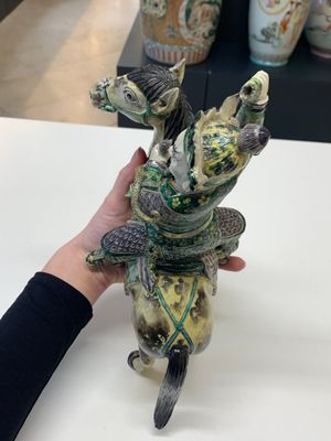A fine Chinese verte biscuit sculpture of a Heavenly King on horseback, 19th C. — photo 8