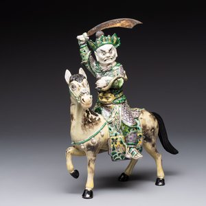A fine Chinese verte biscuit sculpture of a Heavenly King on horseback, 19th C. — photo 1